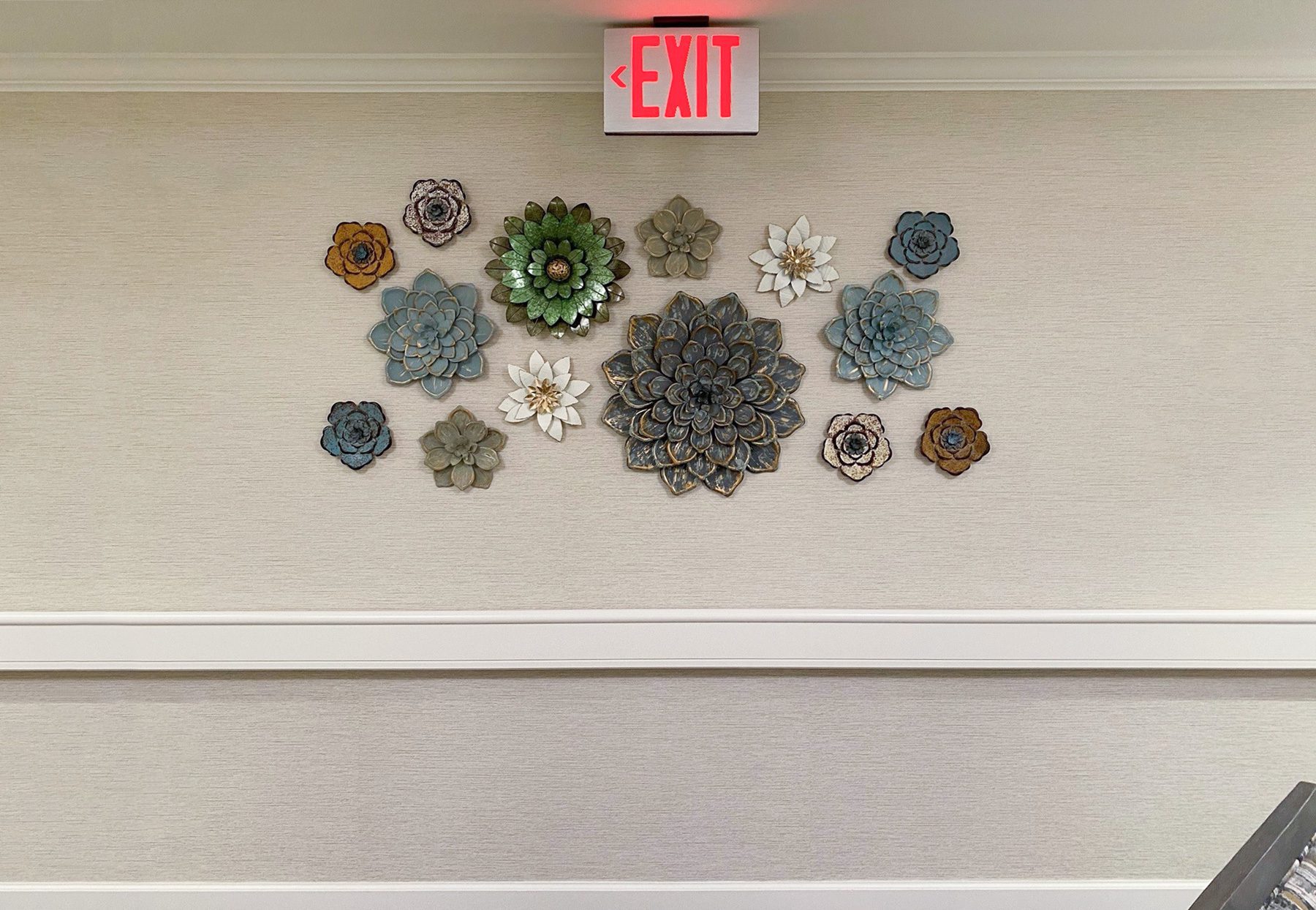 Dimensional wall decor arrangement in an assisted living residence.