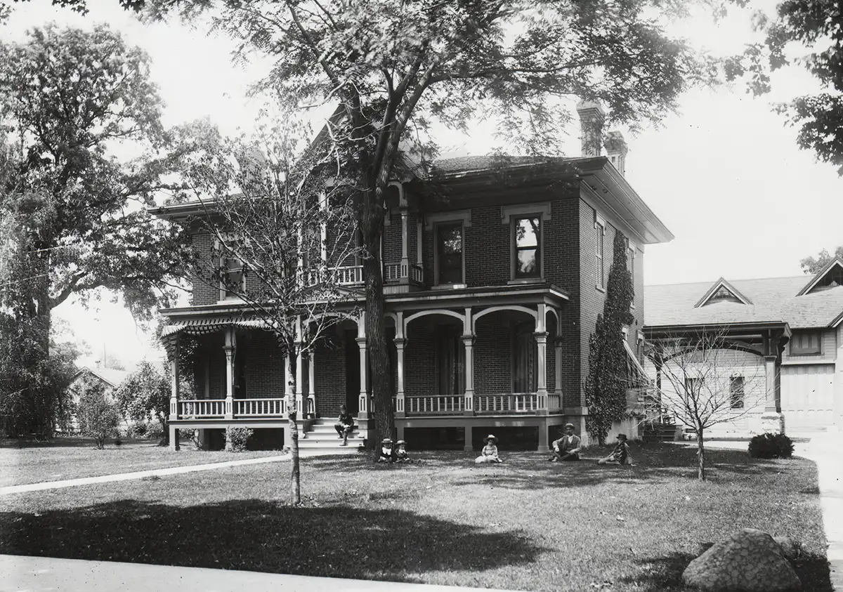 kalamazoo-historical-image-wallace-s-white